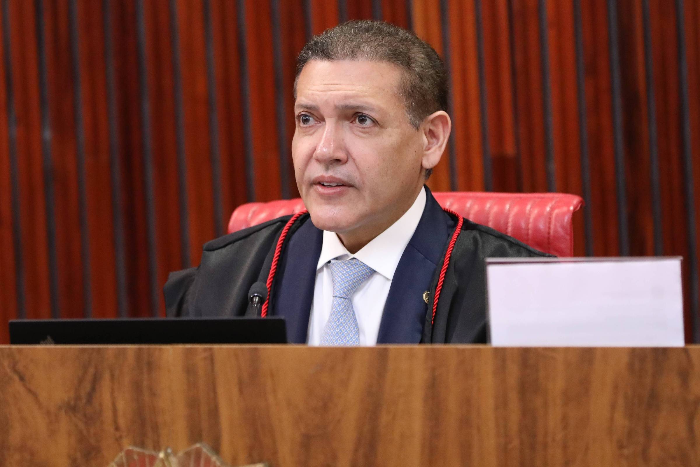 TSE Recebe Consulta da Embaixada dos EUA, Enquanto Dúvidas sobre Eleições Brasileiras Crescem