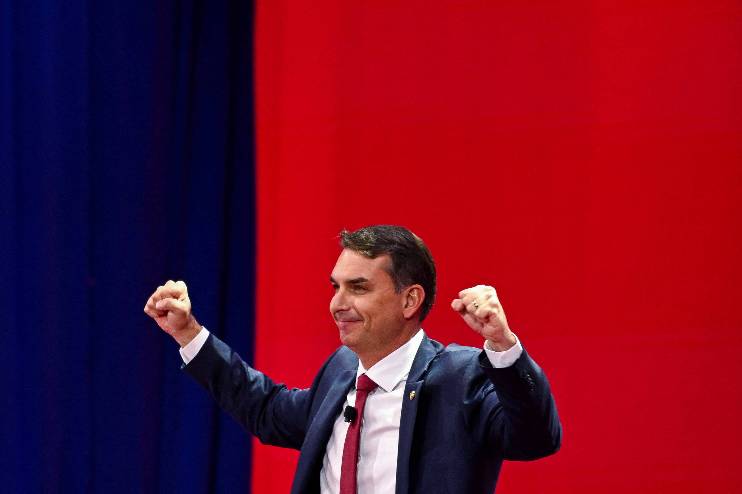 Flávio Bolsonaro: Entre a Ambição e as Sombras do Poder