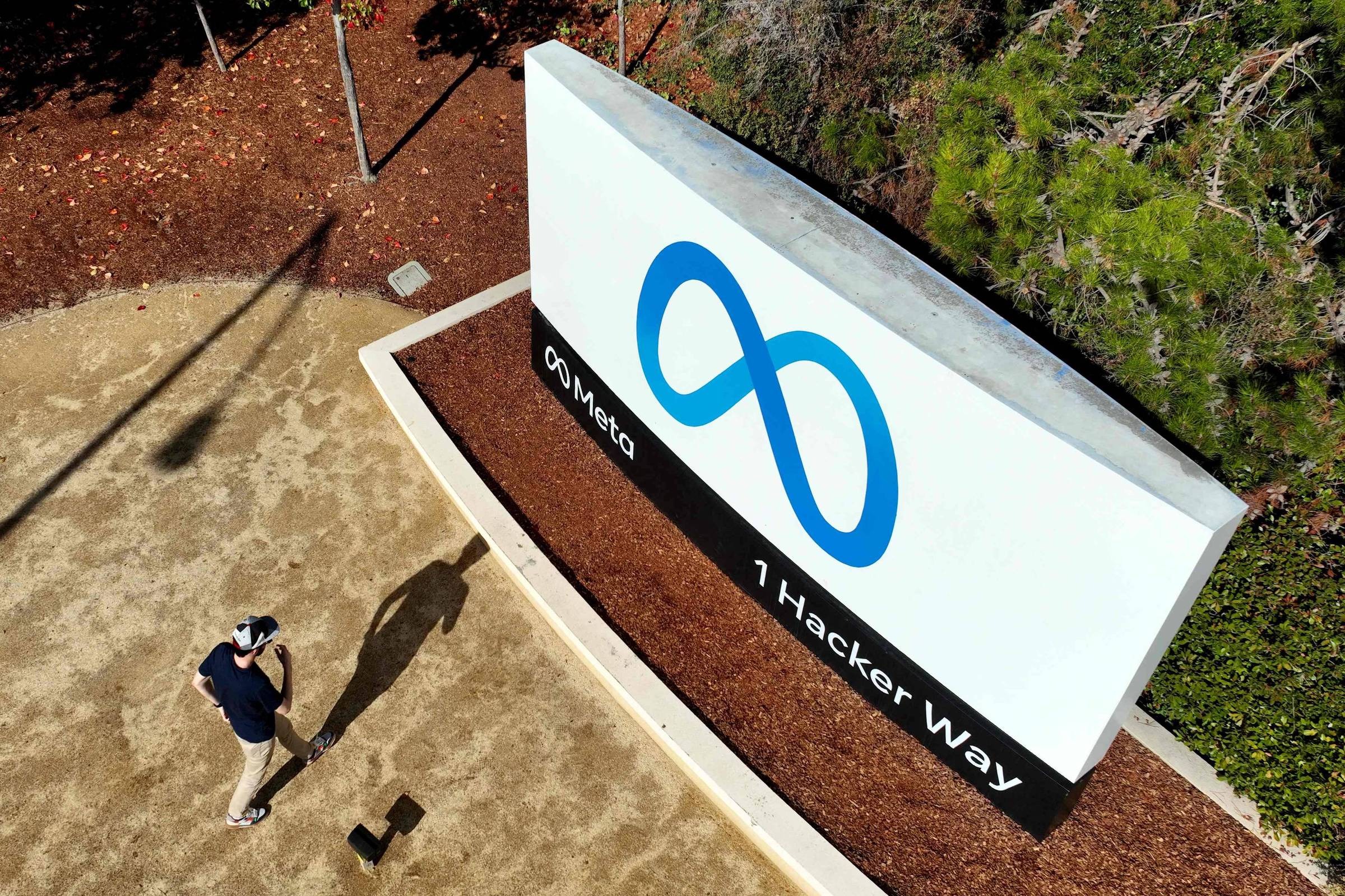Grupos de Tecnologia dos EUA Cortam 140 mil Empregos Apesar do Crescimento em IA