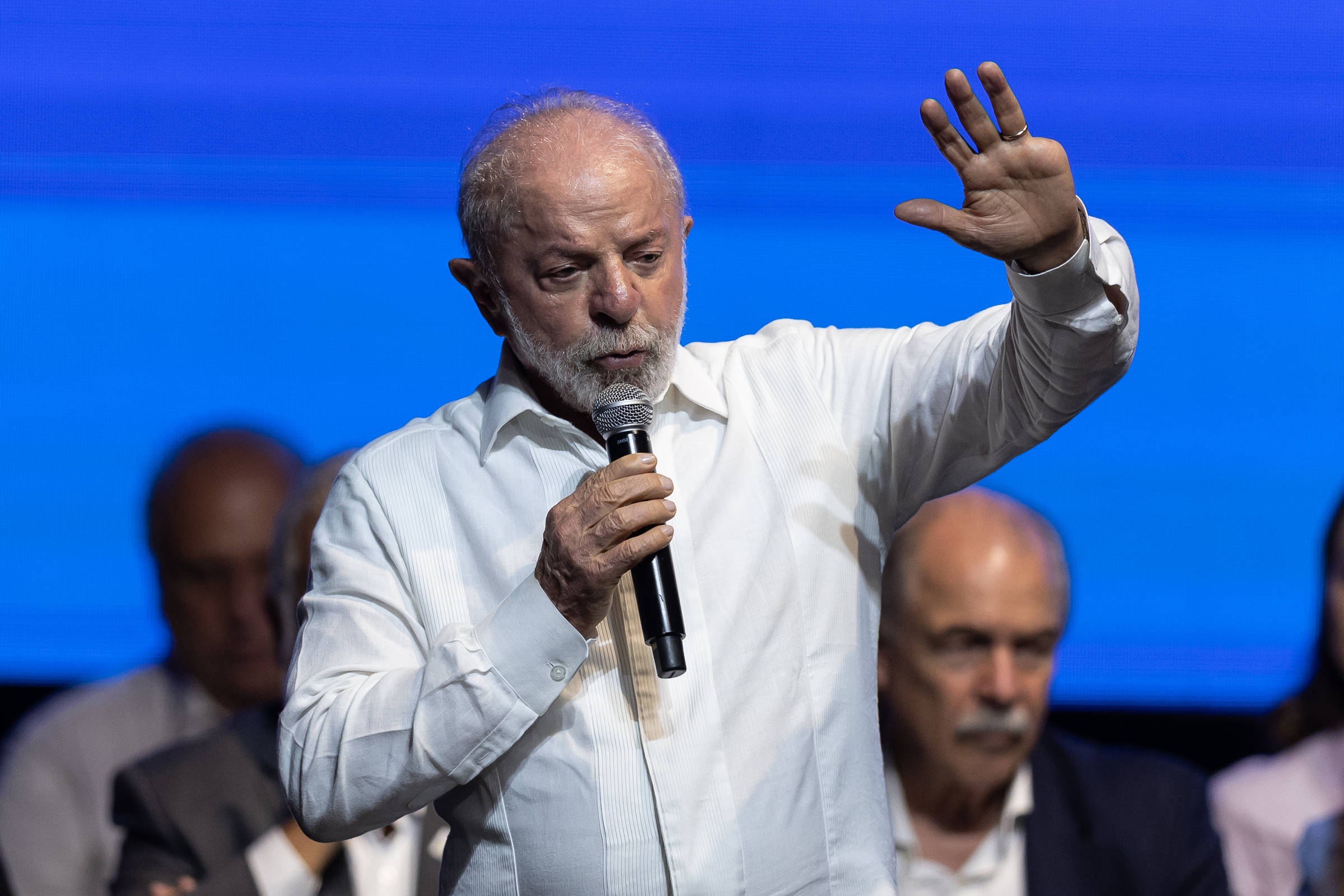 Ministros de Lula Apagam Referência ao Cargo em suas Redes com Receio do TSE