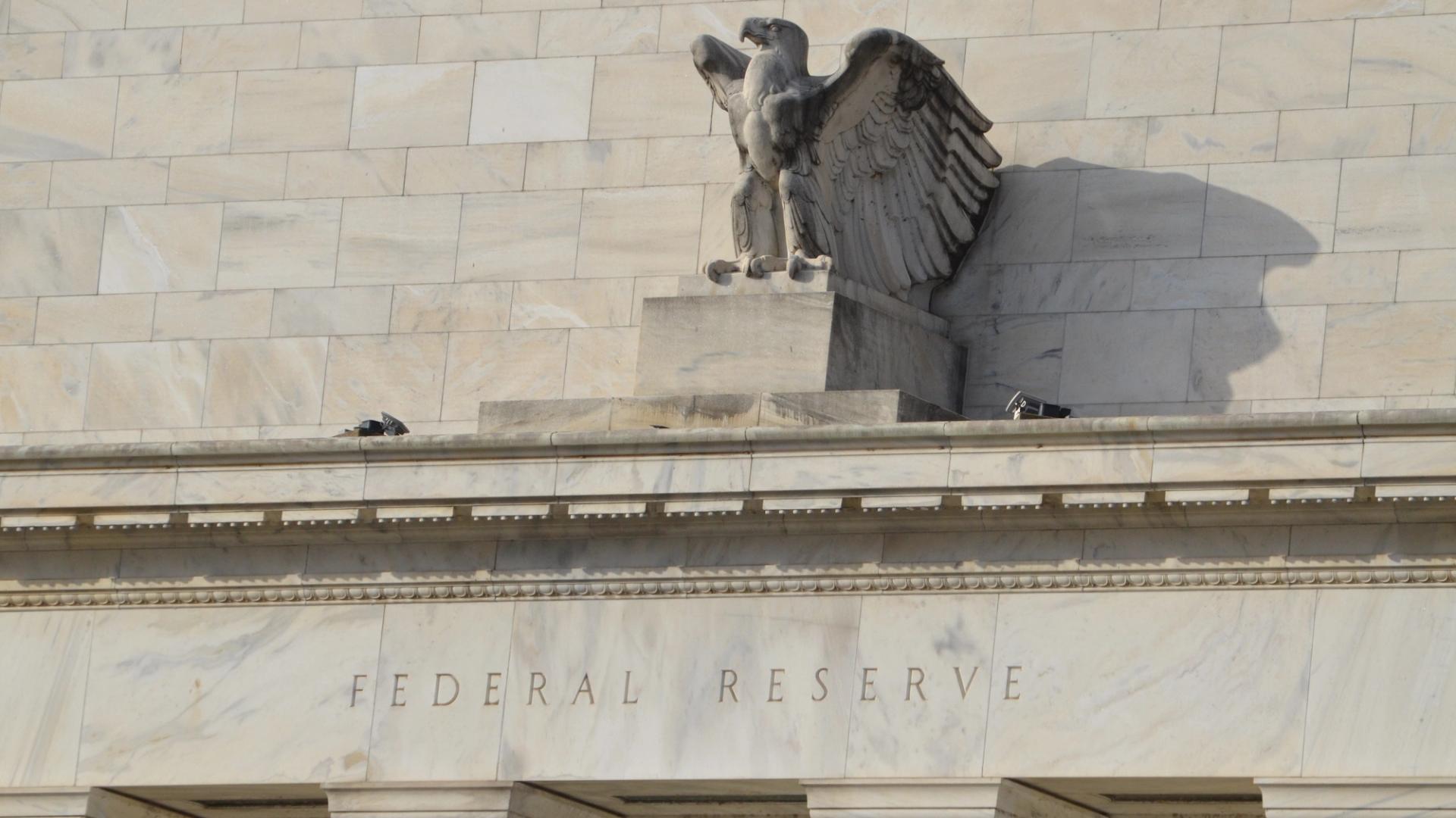 A Queda das Proteções no Mercado de Opções de Bitcoin antes da Reunião do Fed