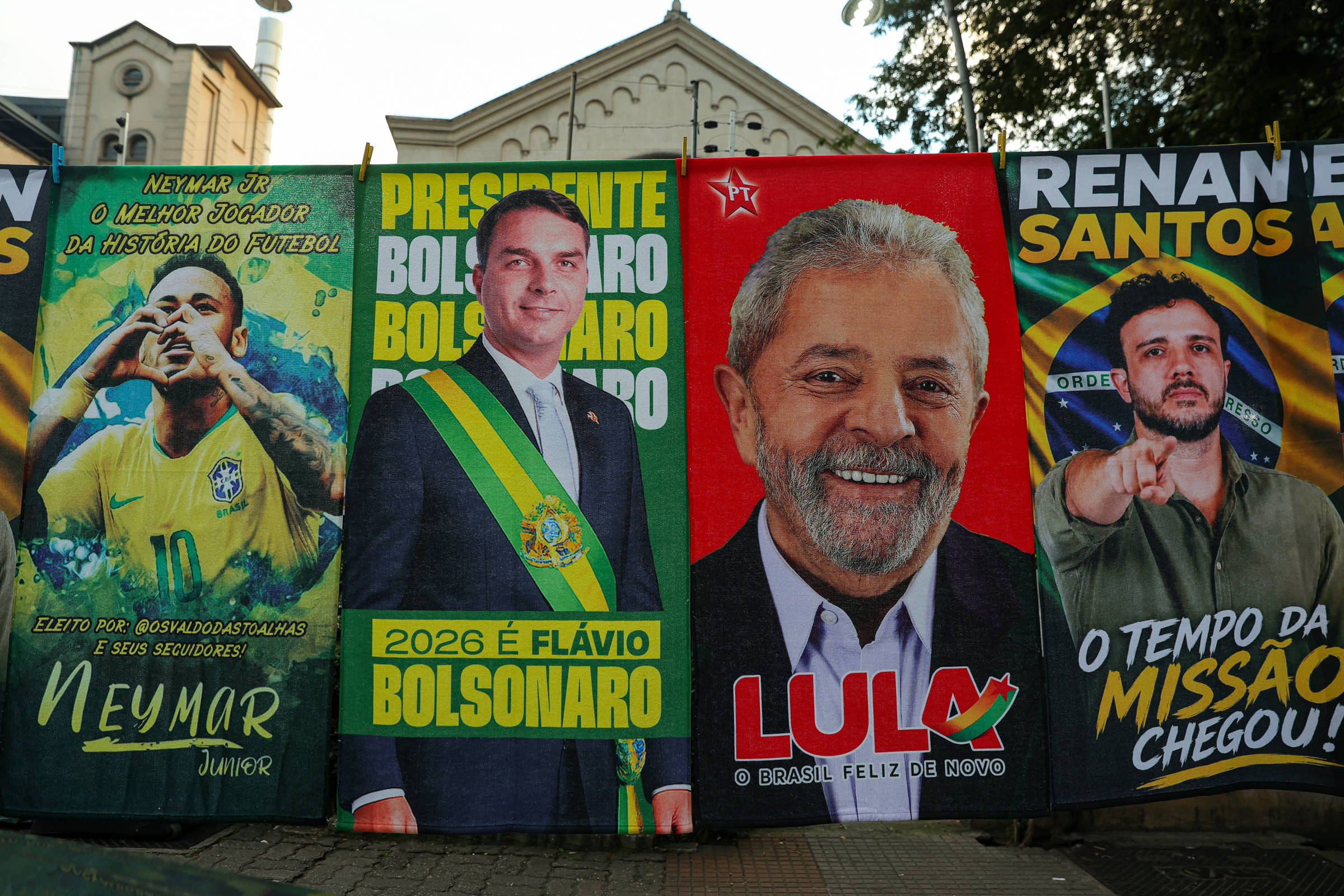 Voto sob Influência? O Que a Nova Pesquisa Datafolha Revela Sobre a Opinião dos Brasileiros