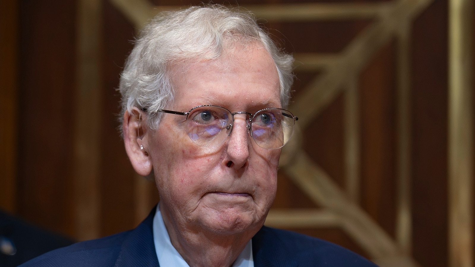 Senador Mitch McConnell em Reabilitação: Impactos no Cenário Político de Kentucky