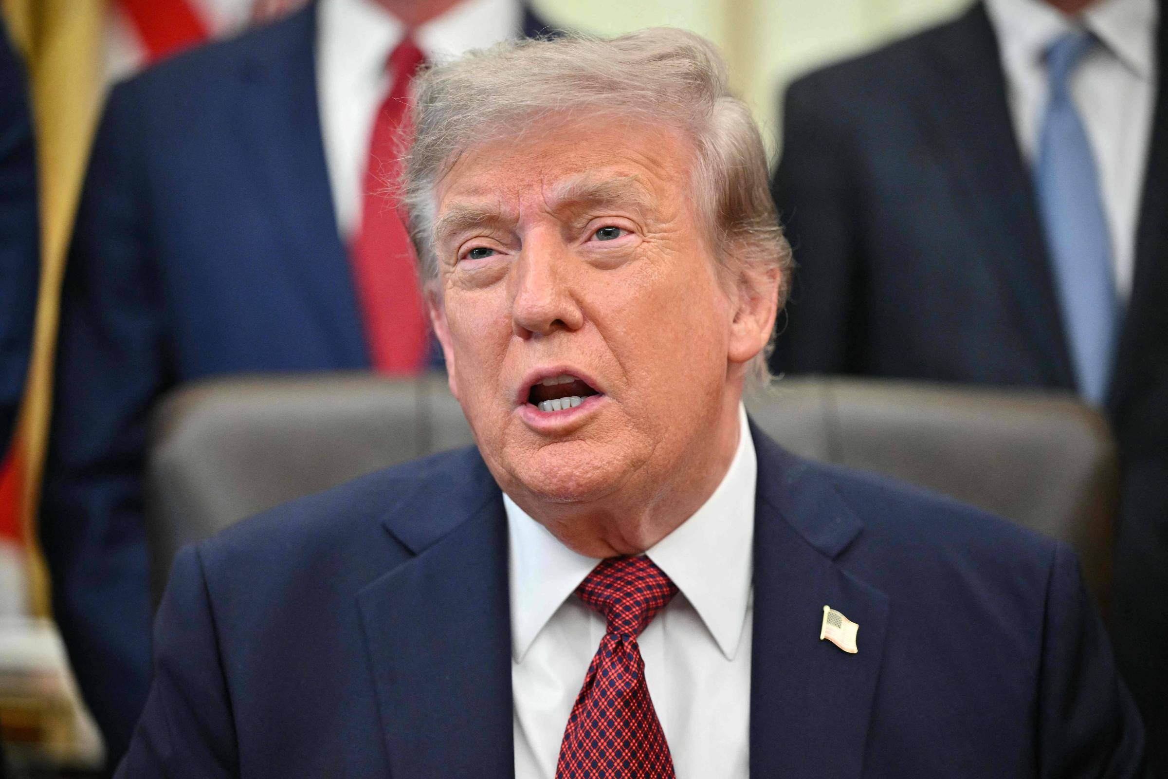 Com Opiniões Divergentes sobre Data Centers, Trump Defende Aumento de Custos de Energia para Corporações