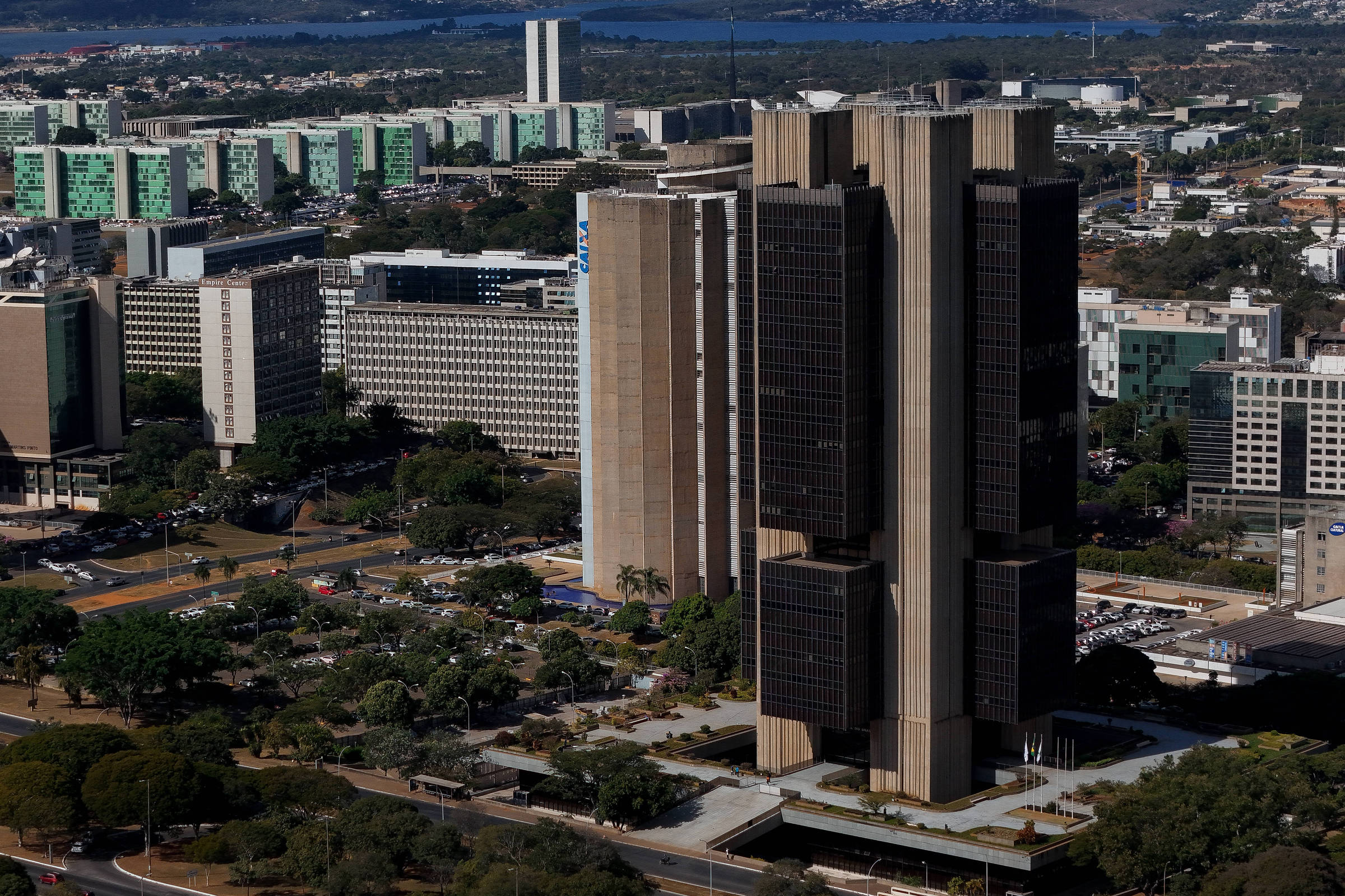 Brasil Registra Déficit em Conta Corrente e Aumenta Atração de Investimentos Estrangeiros