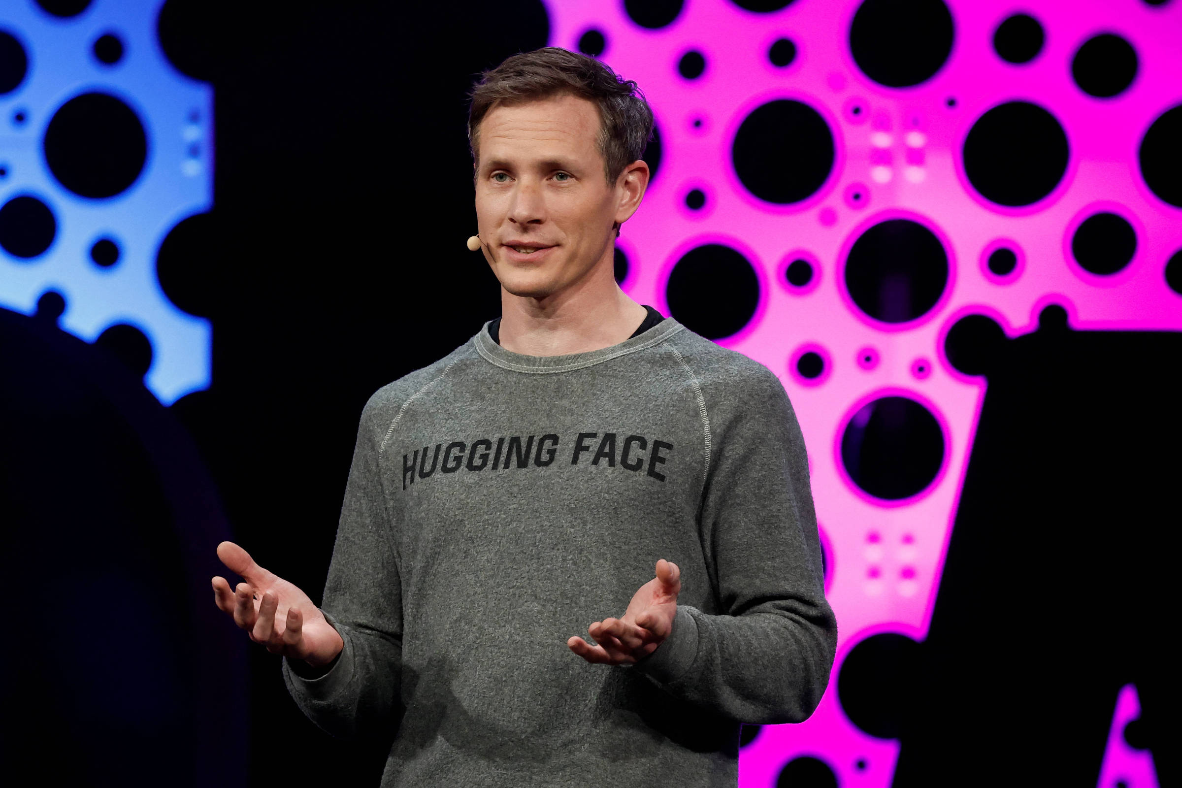 Hugging Face Sob Fogo: Custos e Recompensas da IA na Era da Imagem