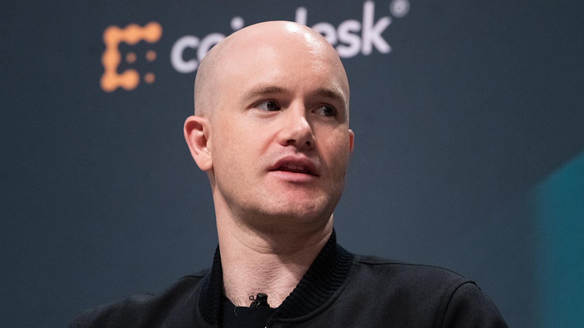 Coinbase Enfrenta Desafios com Queda no Trading: Expectativas da Wall Street Ajustadas Antes dos Resultados