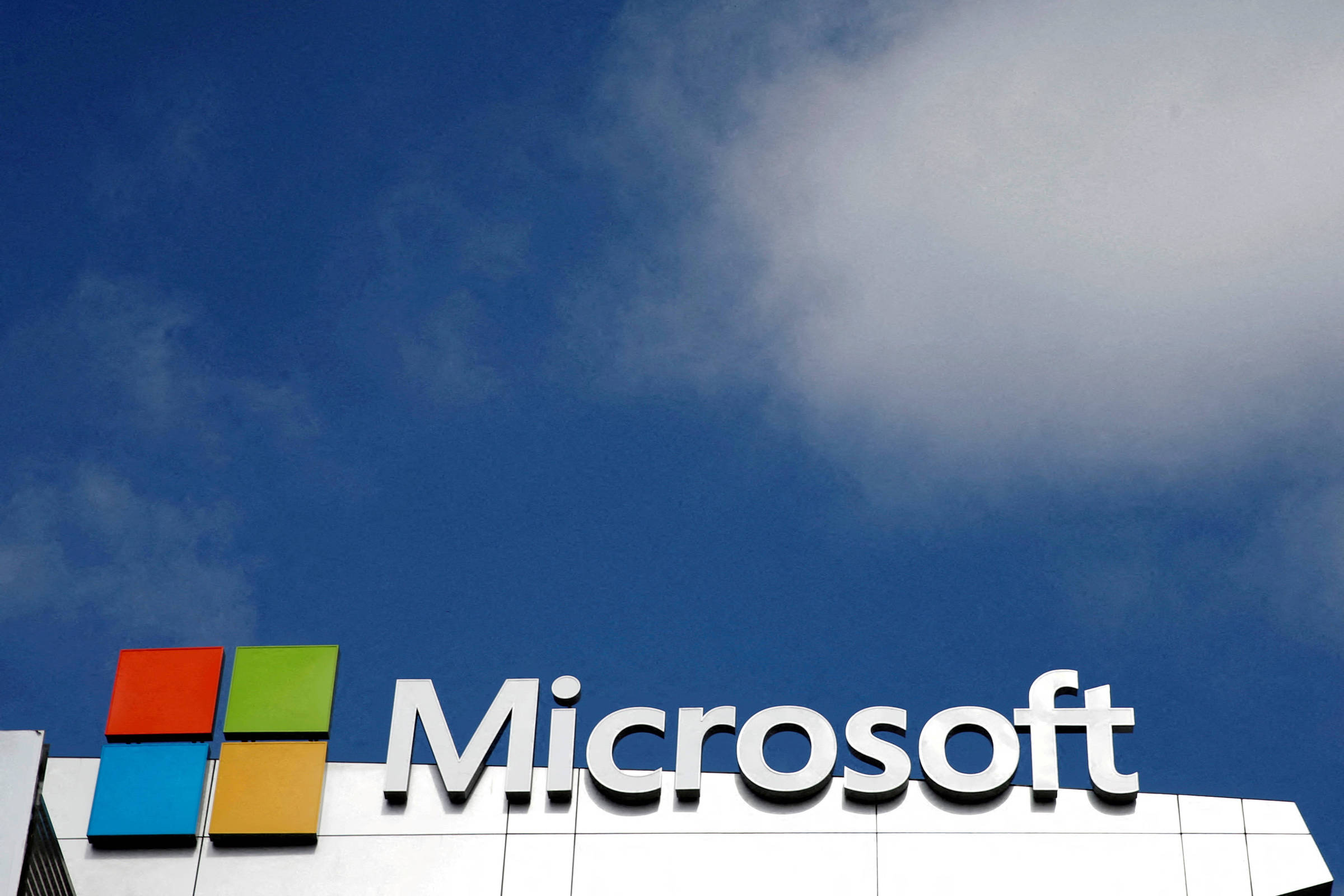 Vendas e Lucro da Microsoft Disparam no 2º Trimestre, Enquanto Investimento em IA Chega a US$ 41 Bi