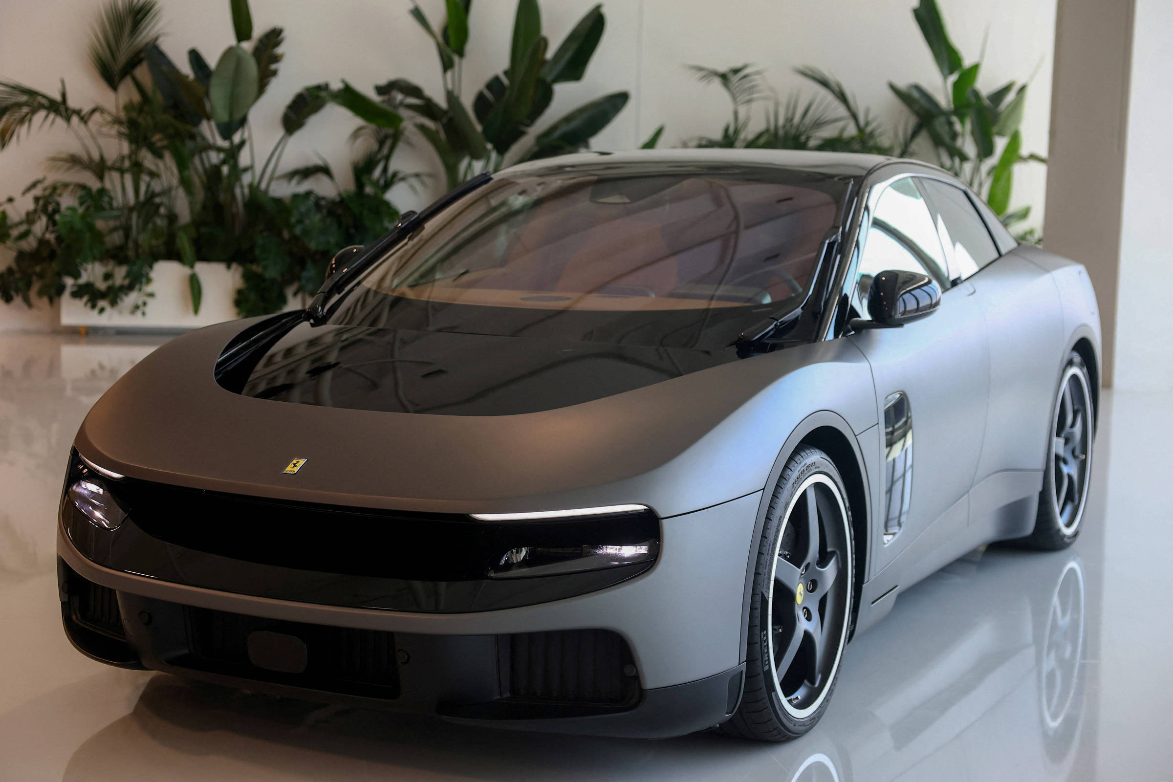 Polêmico Carro Elétrico da Ferrari Alcança Meta de Vendas de 2026 em Dois Meses