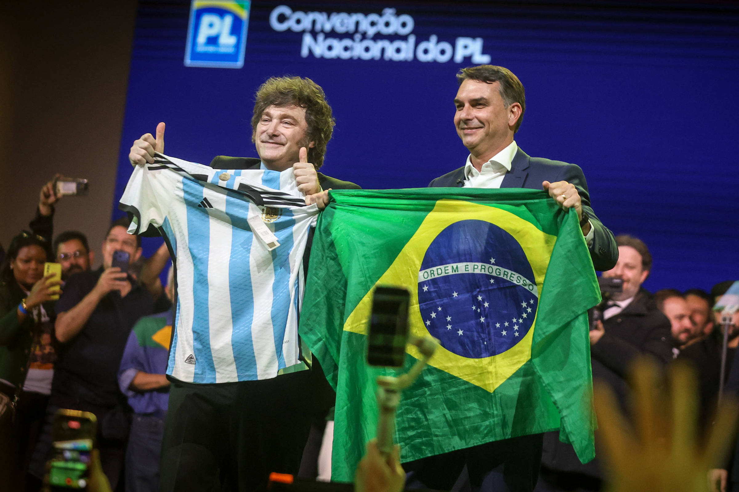 Flávio Bolsonaro Repetirá a Estratégia de Trump e Milei na OMS?